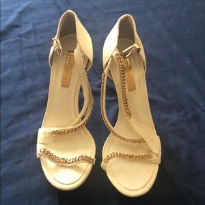 BCBGMAXAZRIA size 8.5 cream with gold 4” heal